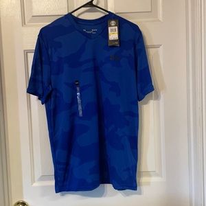 Underarmour v neck T-shirt (size M)